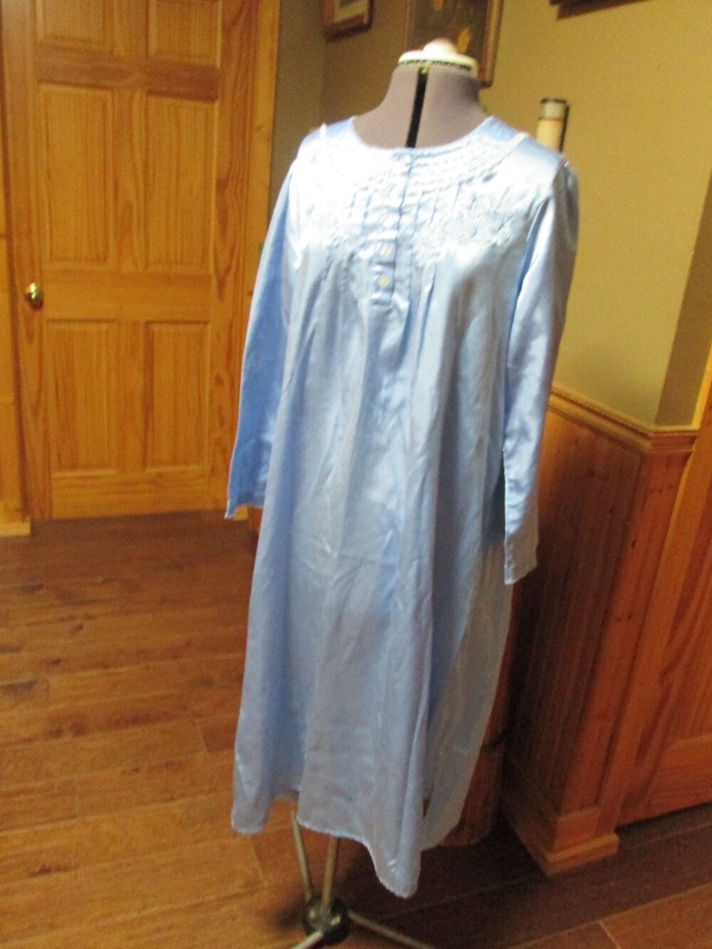 vtg Modest pintuck pleat lace victorian nightgown blue filky fleece back Med
